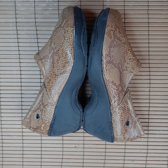 Nurse Mates Shoes Pillowtop Faux Python Snake Skin women's sz 11W A32 - Picture 11 of 11